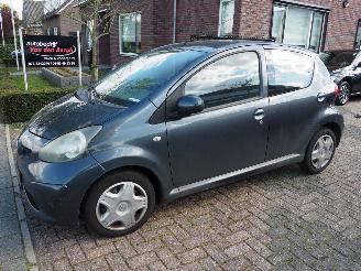 Vaurioauto  passenger cars Toyota Aygo 1.0-12V start Niet! 2007/3