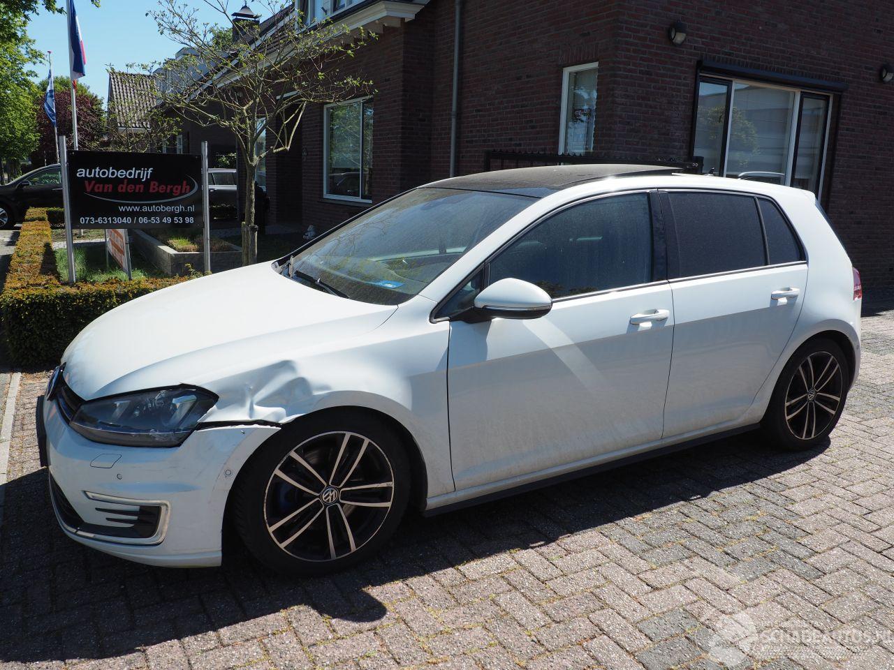 Volkswagen Golf 1.4 TSI GTE Connected Series