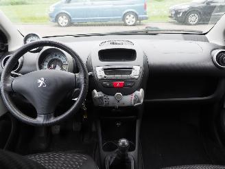 Peugeot 107 1.0 Active picture 14
