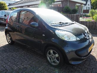 Peugeot 107 1.0-12V XS Urban Move picture 3