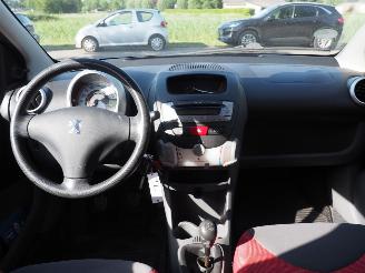 Peugeot 107 1.0-12V XS Urban Move picture 10