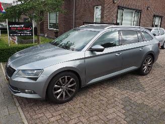 Voiture accidenté Skoda Superb 1.6 Tdi GreenLine Business Turbo Kapot 2018/2
