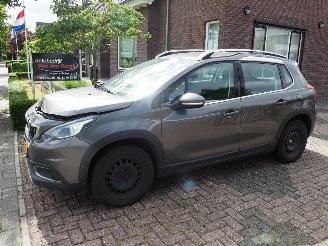 Unfallwagen Peugeot 2008 1.2 PureTech Allure 2017/6