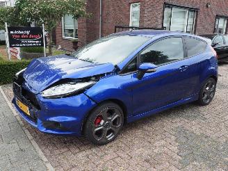 krockskadad bil auto Ford Fiesta 1.6 ST2 2015/9