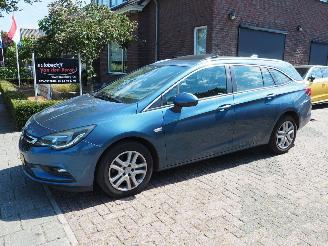 skadebil auto Opel Astra 1.6 CDTI Business+ Automaat 2016/11