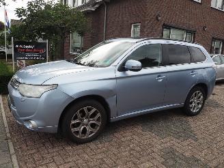 skadebil auto Mitsubishi Outlander 2.0 PHEV Instyle 2013/11