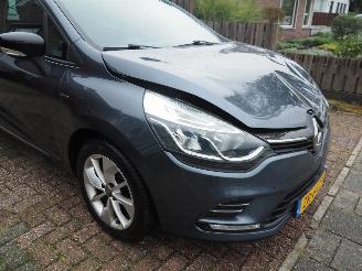 Renault Clio 1.5 Dci Limited Automaat picture 10