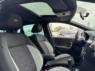 Volkswagen Polo 1.2 TSI R-LINE AUTOMAAT PANORAMA KM: 131.000 NAP!! picture 18
