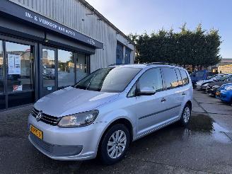 Damaged car Volkswagen Touran 1.2 TSI 77KW AIRCO 7-PERSOONS 2011/1