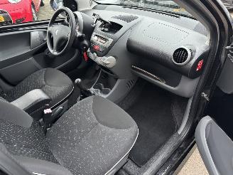 Peugeot 107 1.0 12V AIRCO 5-DEURS picture 8