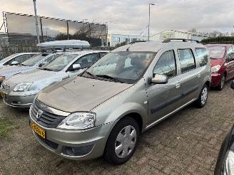 Schadeauto Dacia Logan 1.6 AIRCO 64KW 2010/10