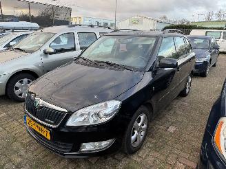 uszkodzony samochody osobowe Skoda Fabia 1.2 TDI AIRCO 2011/2