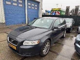 damaged passenger cars Volvo V-50 2.0D Sport 107kw 2010/5