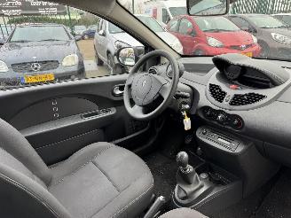 Renault Twingo 1.2 16V AIRCO picture 7