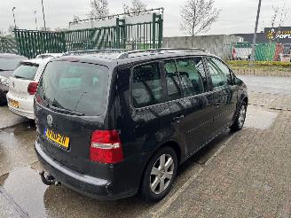 Volkswagen Touran 1.6 16V FSI 7-PERSOONS picture 5