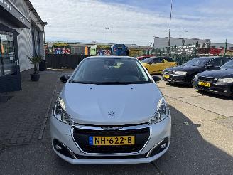 Peugeot 208 1.2 Turbo Automaat GT-line picture 2