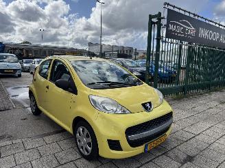 Peugeot 107 1.0 12V AIRCO 5-DEURS picture 2