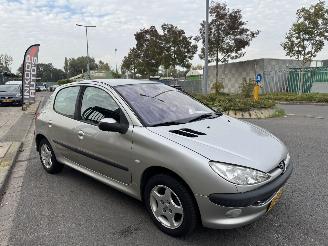 Peugeot 206 1.4 16V AIRCO 5-DEURS 105.000 KM NAP! picture 3