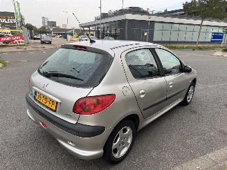 Peugeot 206 1.4 16V AIRCO 5-DEURS 105.000 KM NAP! picture 4