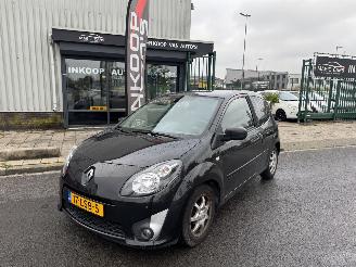 Vaurioauto  passenger cars Renault Twingo 1.2 16V AIRCO 2010/6