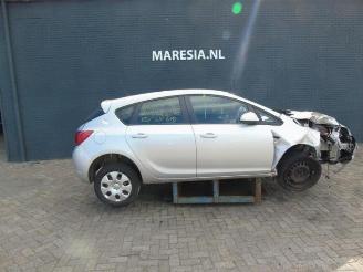 disassembly passenger cars Opel Astra  2012/3
