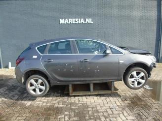 Coche siniestrado Opel Astra  2011/3