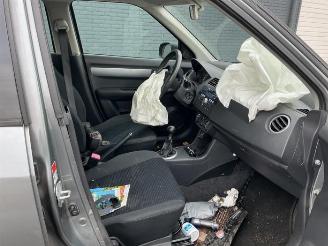Coche siniestrado Suzuki Swift Swift (ZA/ZC/ZD1/2/3/9), Hatchback, 2005 / 2015 1.5 VVT 16V 2008/5