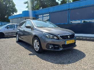 Coche accidentado Peugeot 308 SW 1.2 PureTech Blue Lease Executive 2020/2