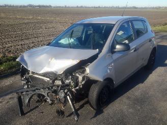 damaged passenger cars Hyundai I-20  2009/1