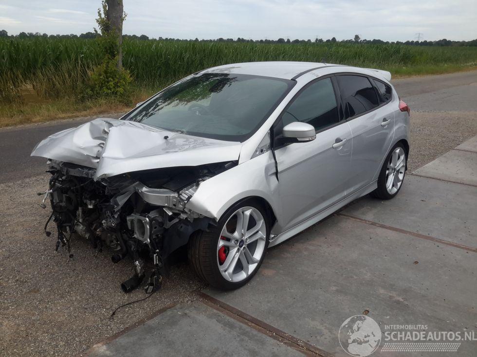 Ford Focus ST 2.0 16v Turbo