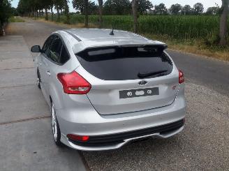 Ford Focus ST 2.0 16v Turbo picture 4
