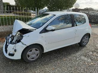 Vaurioauto  passenger cars Renault Twingo 1.2 2013/11