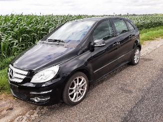 krockskadad bil auto Mercedes B-klasse 180 CDI 2008/10