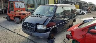 Volkswagen Transporter T4 2.4 d picture 2