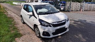 Peugeot 108 1.0 12v e vti picture 2