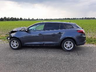 Coche siniestrado Renault Mégane DCI 2012/3