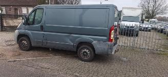 Peugeot Boxer 330 2.2 HDI picture 2