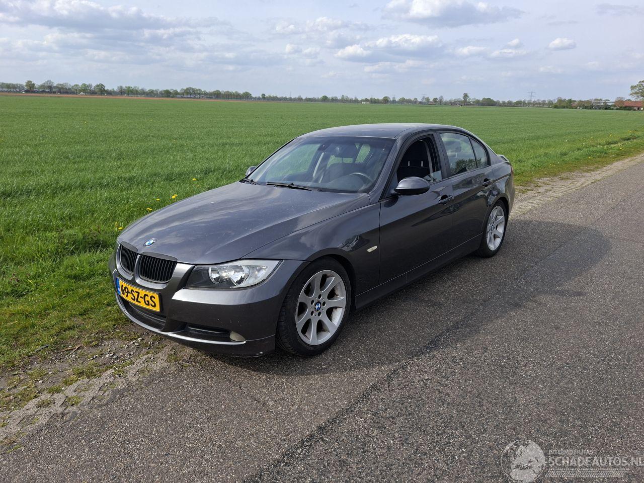 BMW 3-serie 318i sedan