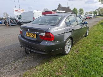 BMW 3-serie 318i sedan picture 4