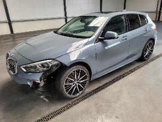 Vaurioauto  passenger cars BMW 1-serie 118d 110-KW Automaat M-SPORT 5drs Panoramadak 2022/9
