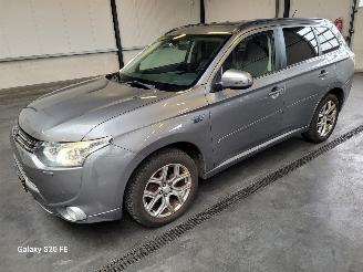 Damaged car Mitsubishi Outlander 2.0 PHEV 89-KW Automaat Instyle 4-WD 2013/12