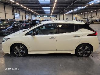Nissan Leaf 160-KW 62kwh Automaat 5drs N-Connecta picture 5