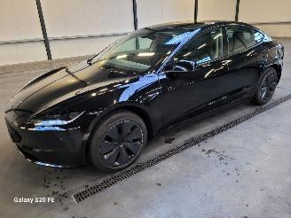 Damaged car Tesla Model 3 RWD 208-KW 60kwh Automaat Elektrisch 2025/8