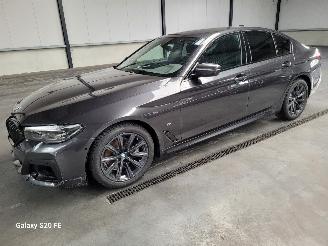 Vaurioauto  passenger cars BMW 5-serie 520d Limo 120-KW Automaat M-Sport 2021/6