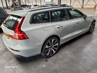 Volvo V-60 2.0 B4 145-KW Automaat Essential-Edition picture 3