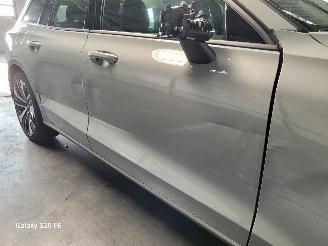 Volvo V-60 2.0 B4 145-KW Automaat Essential-Edition picture 9