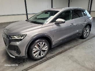 Damaged car Audi Q4 e-Tron 50 220-KW 77kwh Automaat Quattro 2021/12