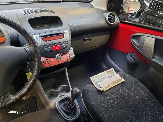 Peugeot 107 1.0i-12v 50-KW XS 5drs picture 19