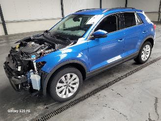 krockskadad bil auto Volkswagen T-Roc 1.5 TSi 110-KW DSG Style 2021/1