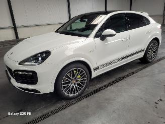 Unfallwagen Porsche Cayenne Coupe 3.0 e-Hybrid 340-KW Automaat AWD 2021/10
